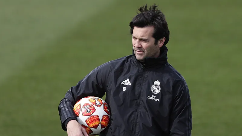 Santiago Solari dirige un entrenamiento del Real Madrid