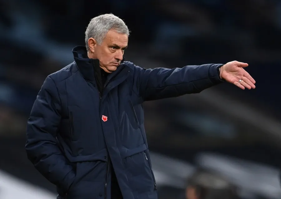 AP José Mourinho dirigiendo un partido del Tottenham