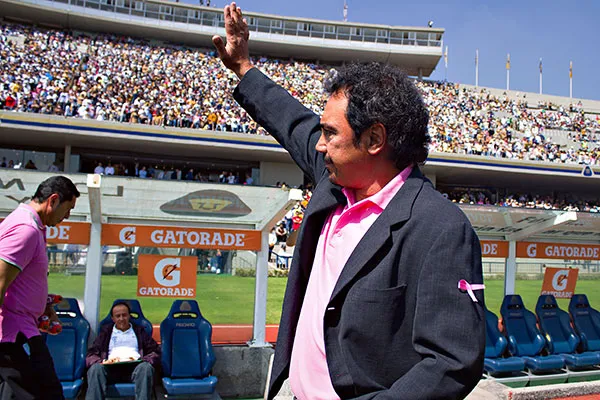 Hugo Sánchez en su etapa como DT de Tuzos