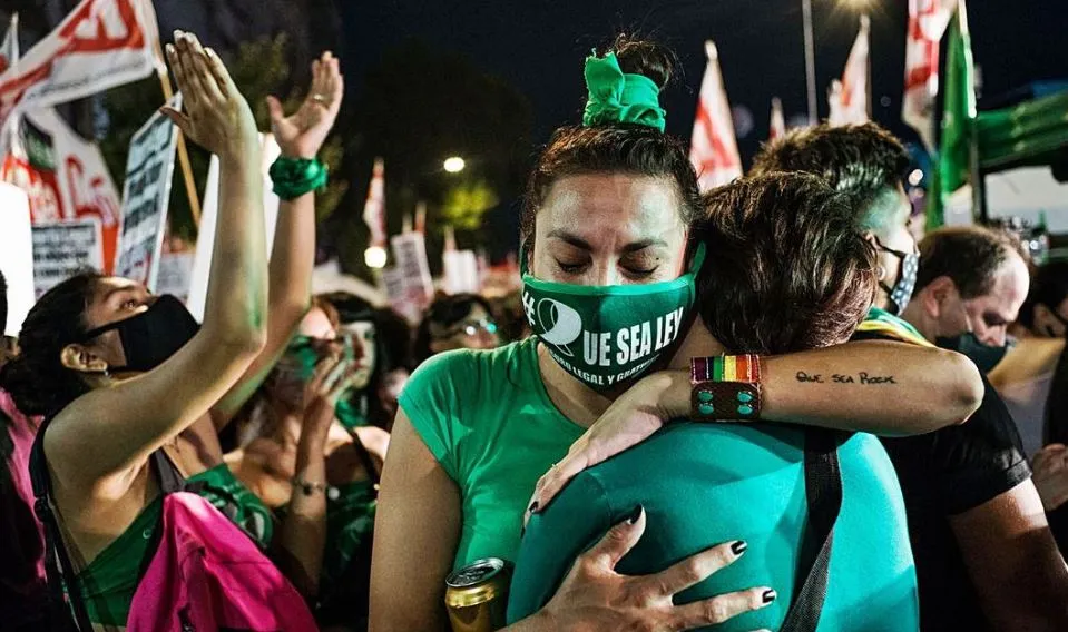 Mujeres de Argentina celebran legalización del aborto