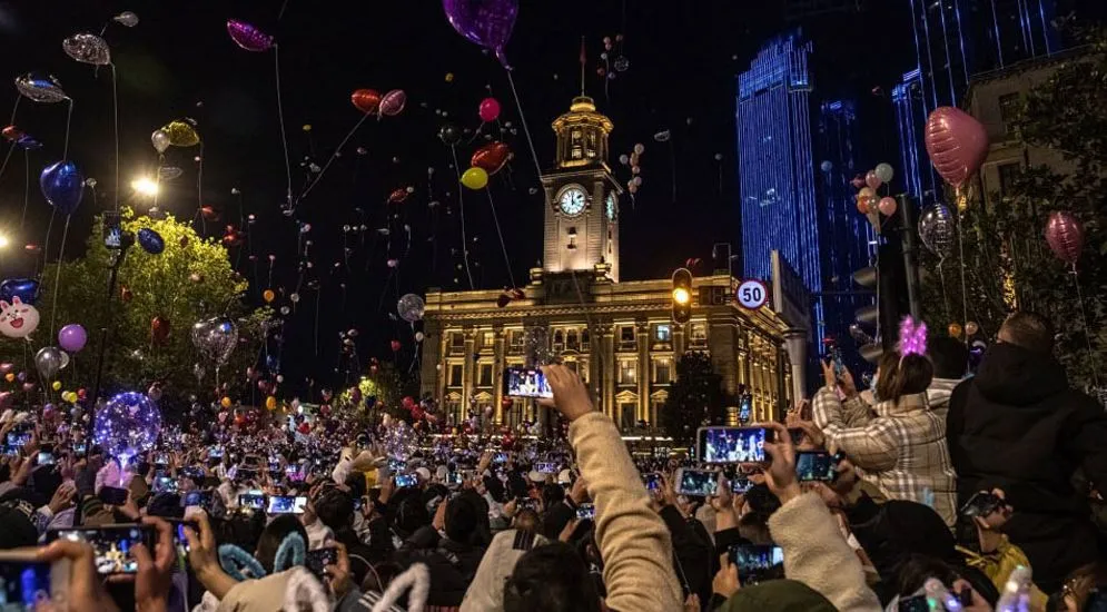 Wuhan, el origen del Covid-19, recibe Año Nuevo sin sana distancia