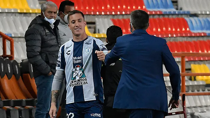 Ramos sale de cambio en un juego del Pachuca