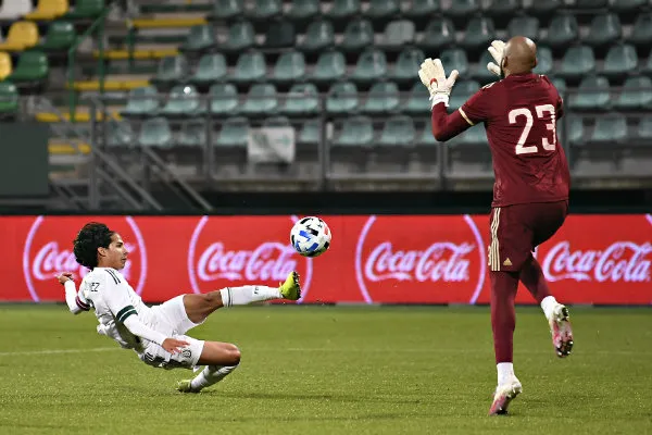 IMAGO7 Diego Lainez en partido con Selección