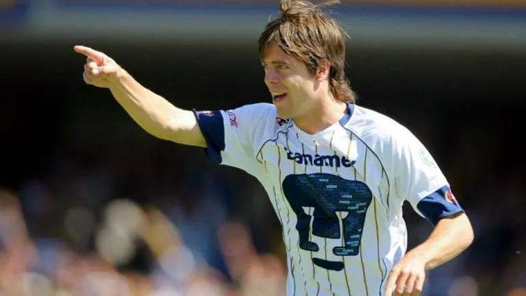 MEXSPORT Esteban Solari celebra un gol con Pumas