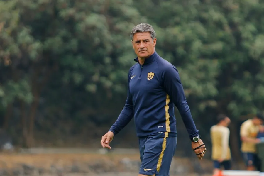 IMAGO7 Míchel González durante un entrenamiento con Pumas