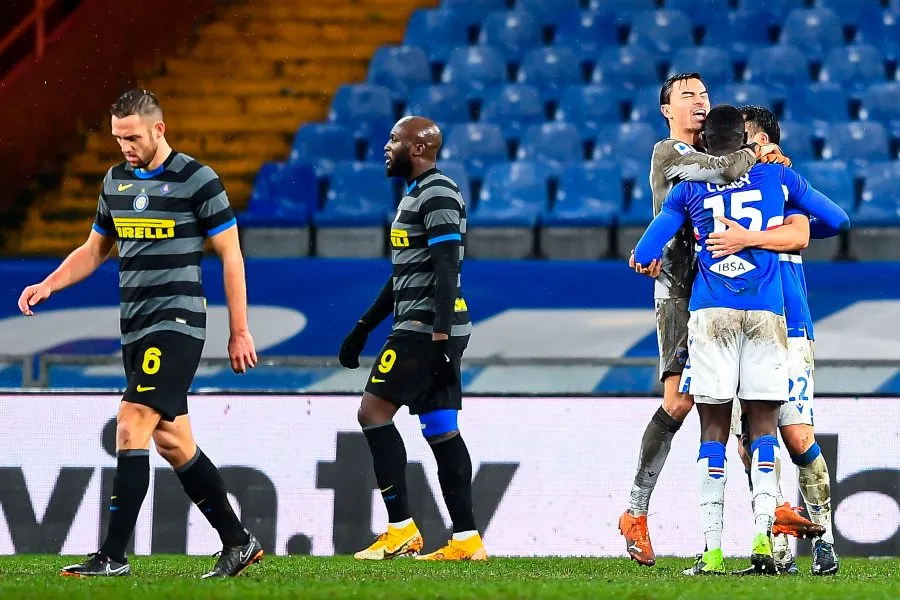 EFE Jugadores de la Inter de Milán y del Sampdoria