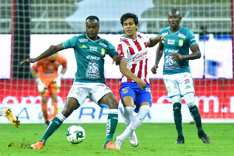 Macías en partido ante León