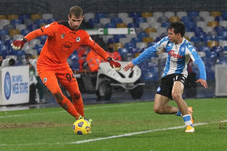 Lozano en el partido vs Spezia
