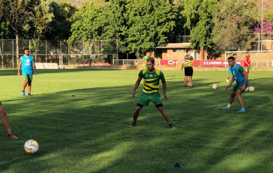 TWITTER @ClubDefensayJus Defensa y Justicia entrenó en Santiago, Chile