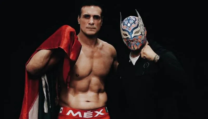 El Hijo de Dos Caras con Cinta de Oro