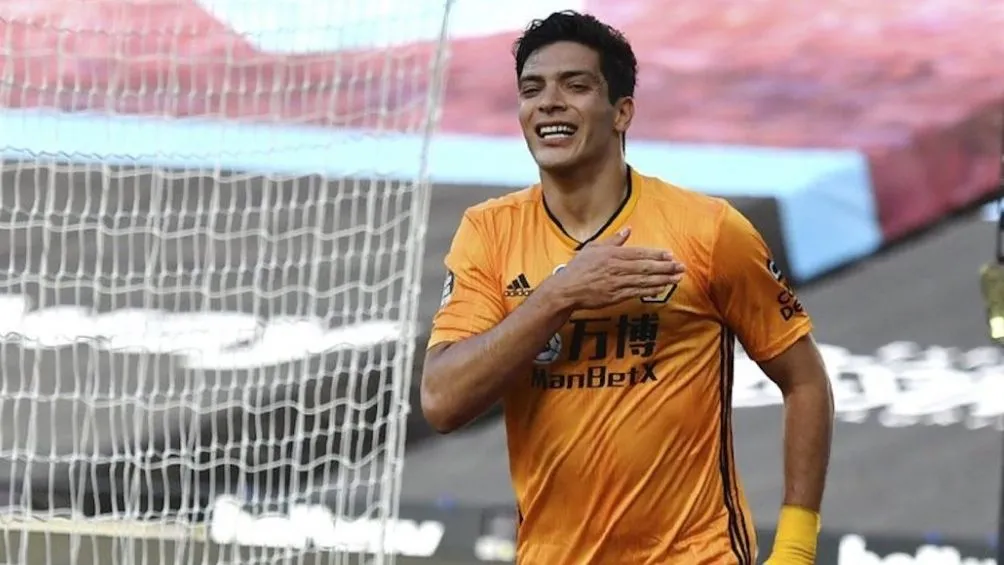 Raúl Jiménez en partido con Wolves