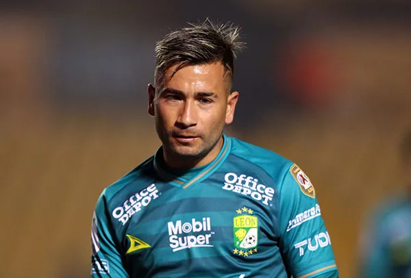 Jean Meneses se lamenta en el partido