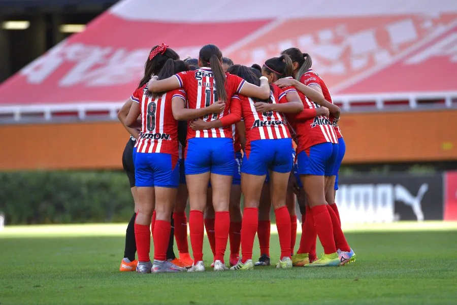 Jugadoras de Chivas previo a un partido