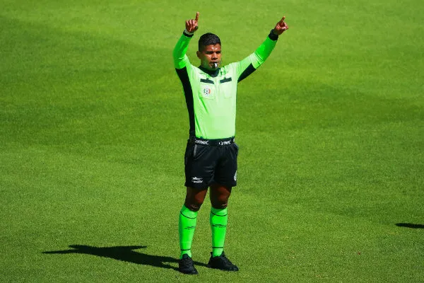 IMAGO7 Adblid Maganda, silbante en el Toluca 3-1 Querétaro