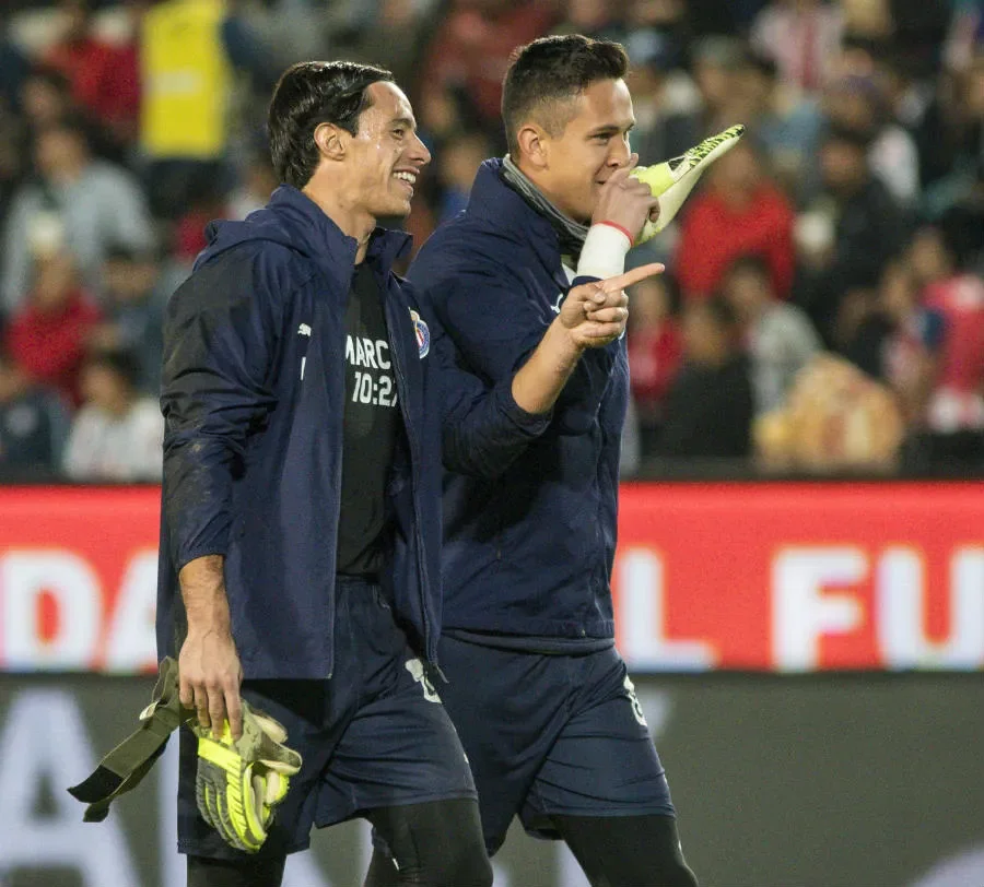 MEXSPORT Los arqueros de Chivas en charla