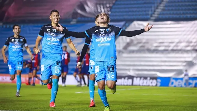 Jugadores del Tampico Madero festejan una anotación