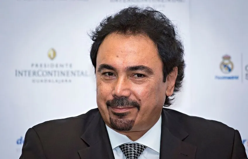 IMAGO7 Hugo Sánchez durante un evento