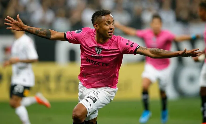 Gabriel Torres festeja un gol con Independiente del Valle