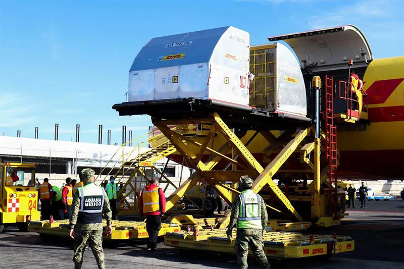 Un nuevo lote con más de 400 mil vacunas arribó a México este martes 12 de enero