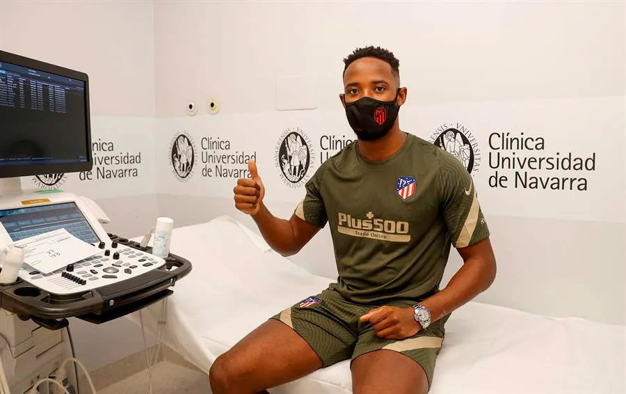 El francés realizando sus exámenes médicos