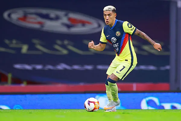 IMAGO7 Leo Suárez en el partido contra San Luis