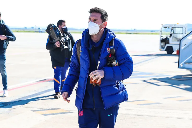 FACEBOOK @FCBARCELONA Messi tras un viaje con el Barcelona