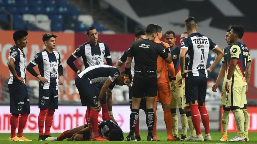 IMAGO7 Sebastián Córdova, expulsado por una dura entrada