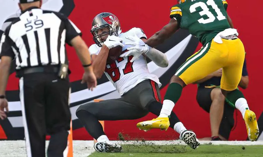 AP Gronkowski anota en juego ante Green Bay