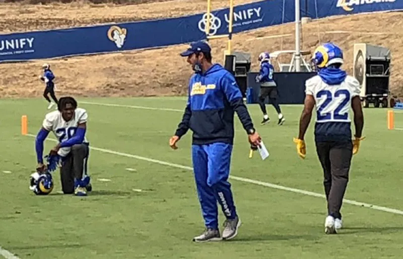 AP Staley en práctica con Rams