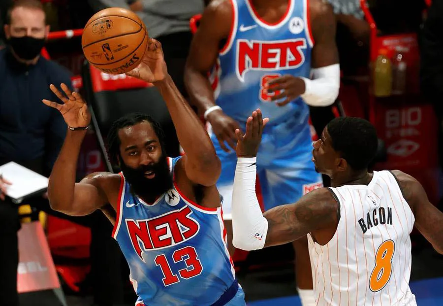 EFE Harden en juego ante Orlando Magic
