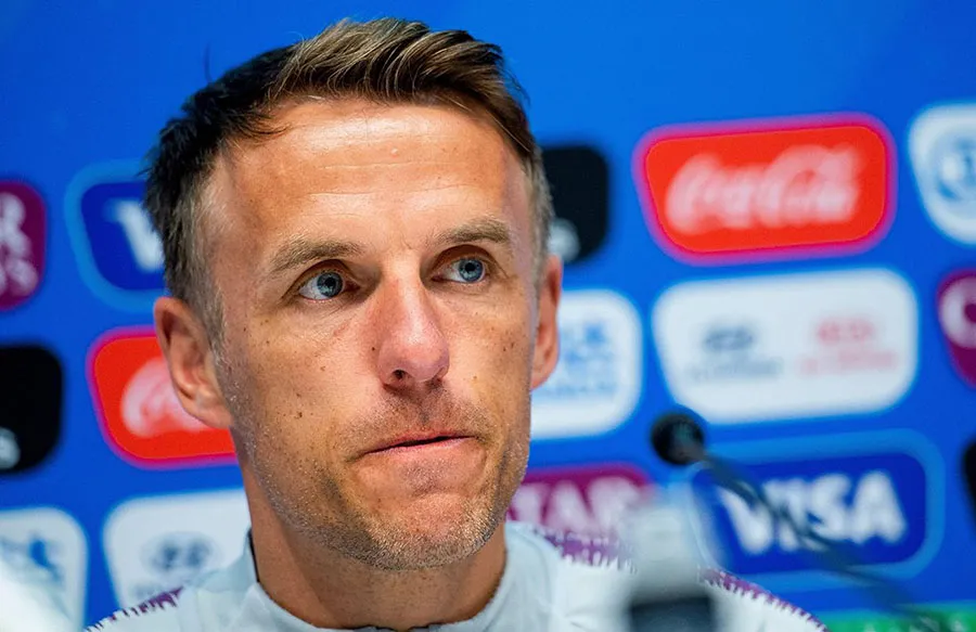 Neville en conferencia de prensa