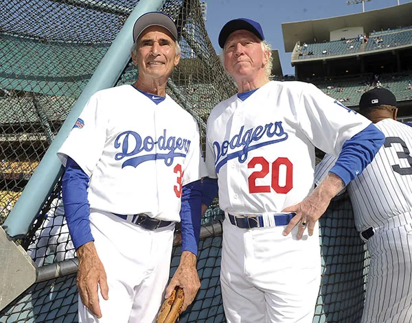 Sutton junto a Sandy Koufax