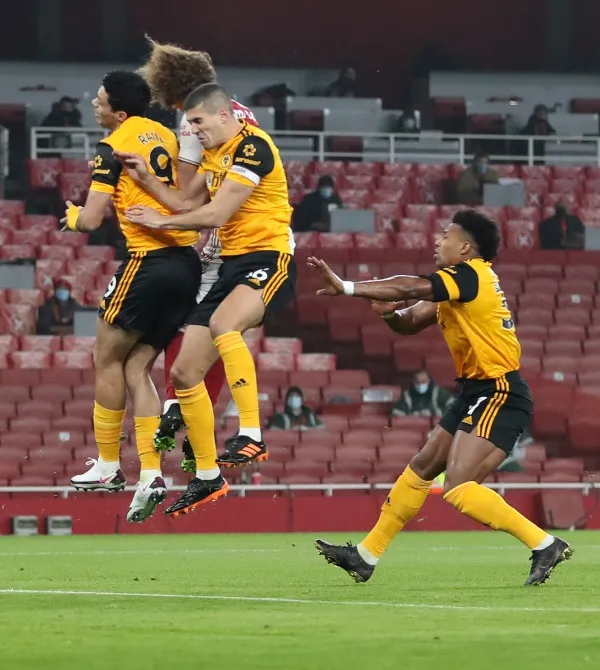 AP Choque entre Raúl Jiménez y David Luiz
