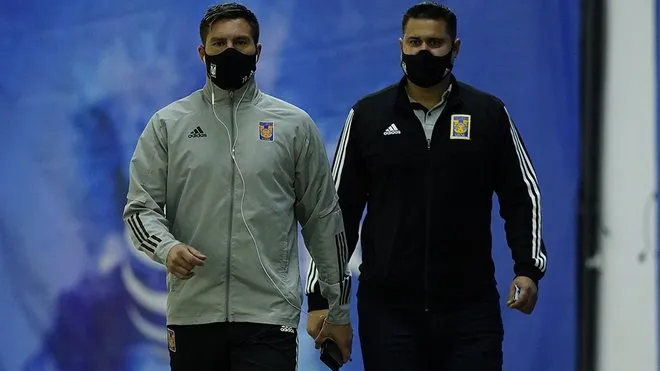 Gignac con cubrebocas