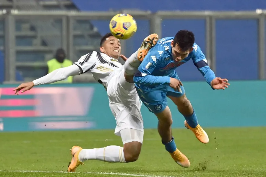 Hirving Lozano en la Final de la Supercopa de Italia