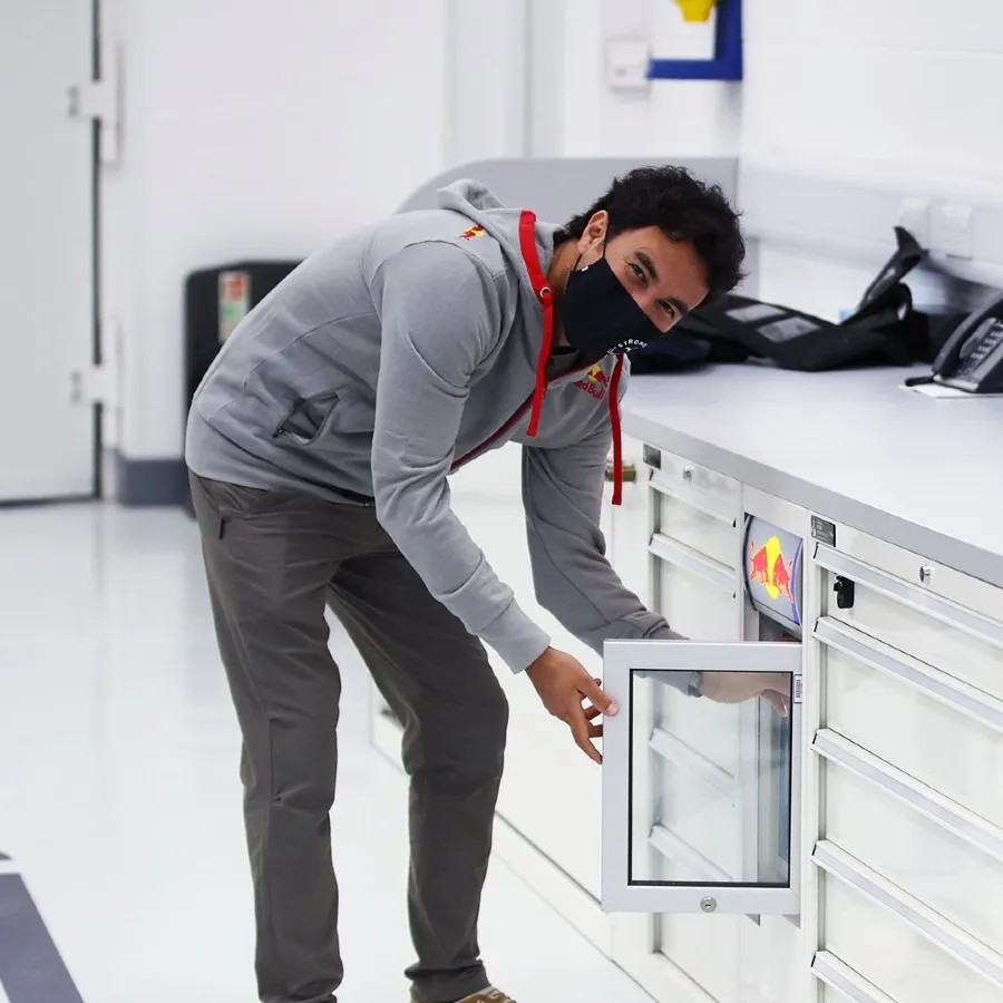 Checo Pérez, nuevo piloto de Red Bull