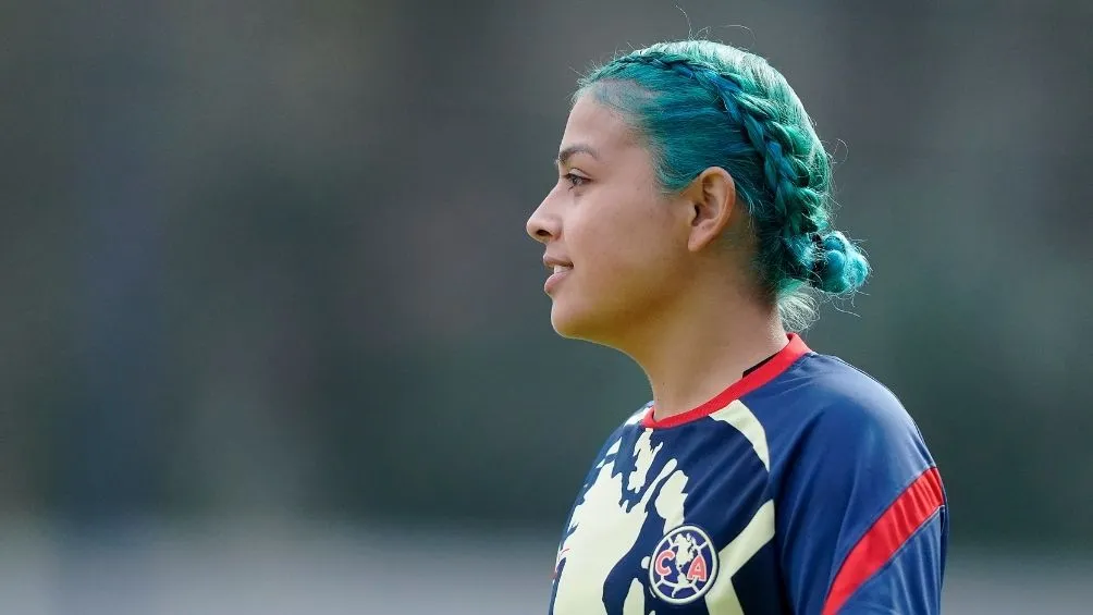 IMAGO7 Daniela Flores en un calentamiento con América