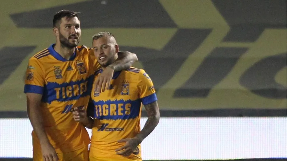 Gignac y López en un partido con Tigres