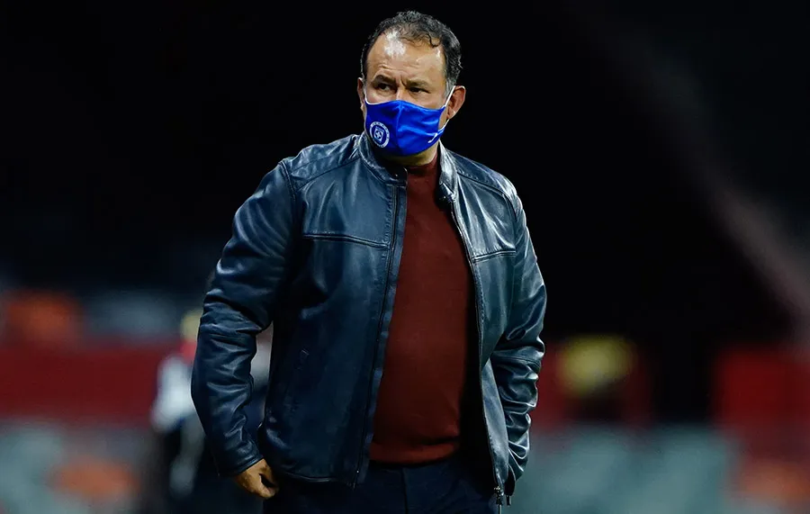 Juan Reynoso en juego ante Puebla