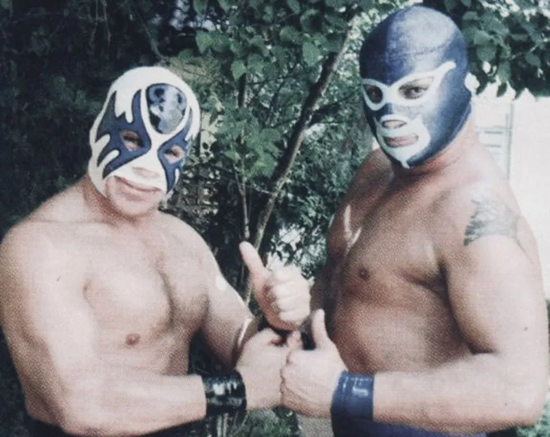 TWITTER @LuchaLibreYYa El hijo de la Saeta Azul con Atlantis