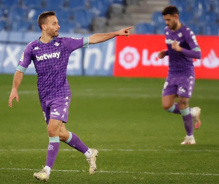 Sergio Canales festeja su anotación