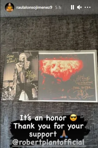 Detalles de Robert Plant a Raúl Jiménez