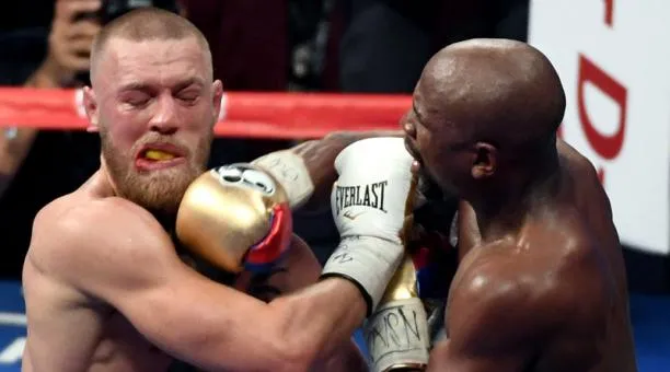 AP McGregor en pelea con Floyd