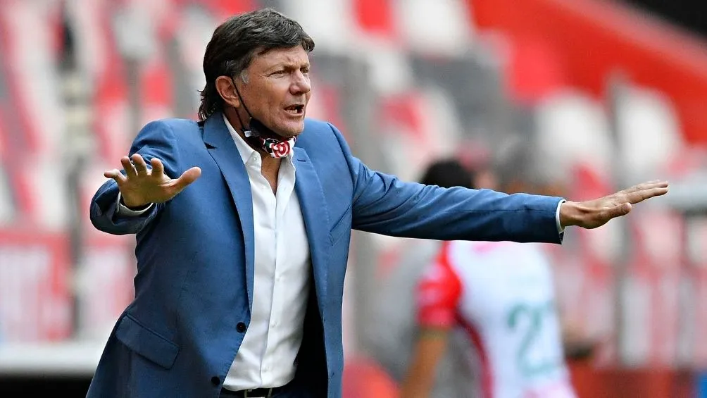 Hernán Cristante en el partido con Toluca