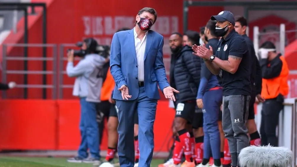 Cristante en el partido vs Necaxa