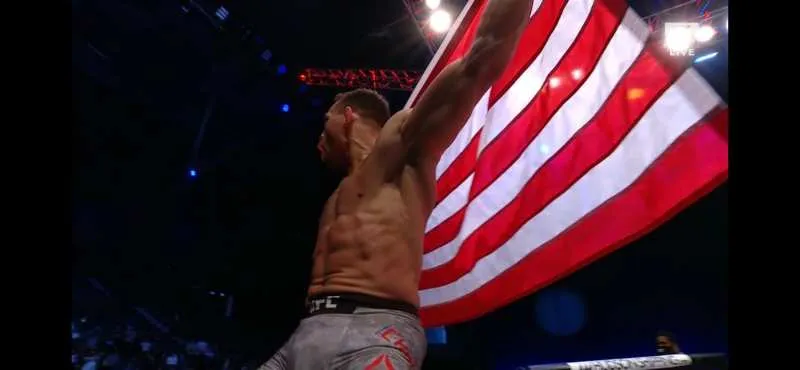 ESPECIAL Michael Chandler en festejo