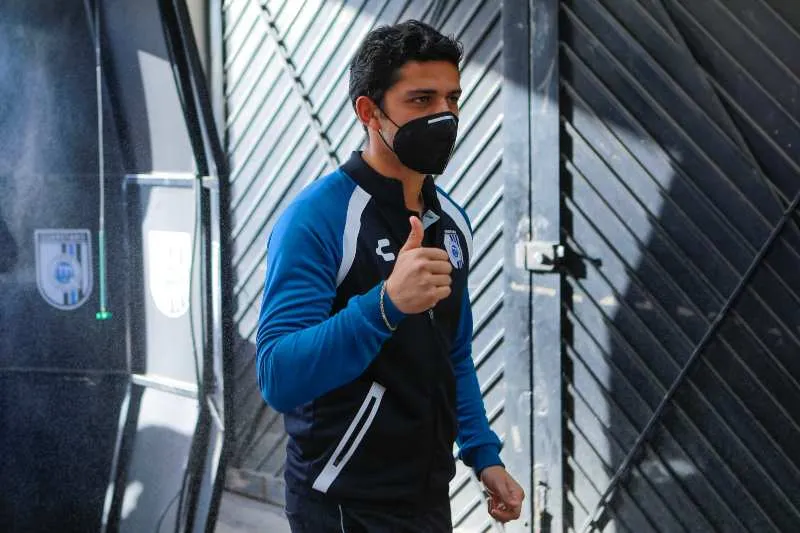 Aristeo García previo a un partido con Gallos