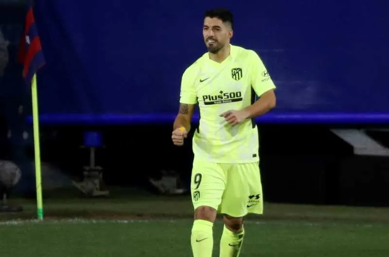 Luis Suárez en festejo de gol