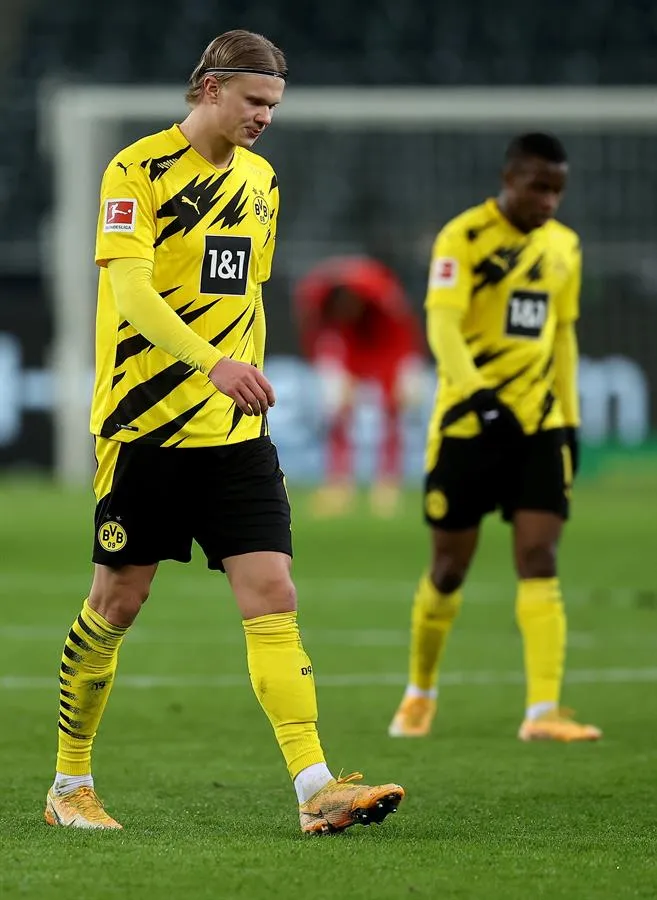 Erling Haaland durante un partido con Borussia Dortmund