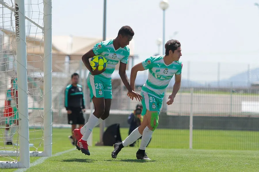 IMAGO7 Joao Maleck en un partido de Santos Sub-20